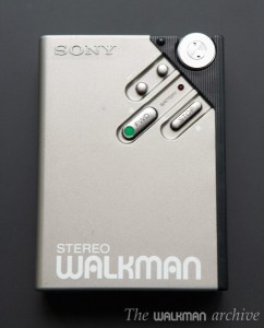 sony_wm-ii_silver_02