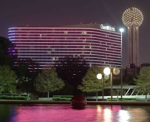 733px-Omni_Hotel_Dallas_2011-11-12